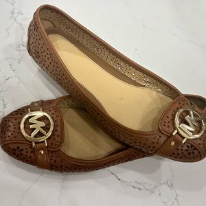 Micheal Kors flats
